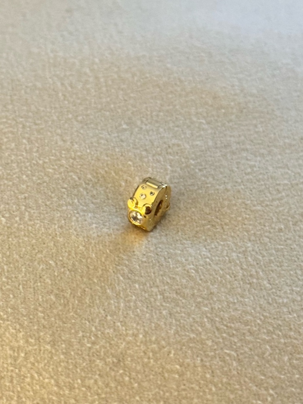 Pandora gold Disney clip